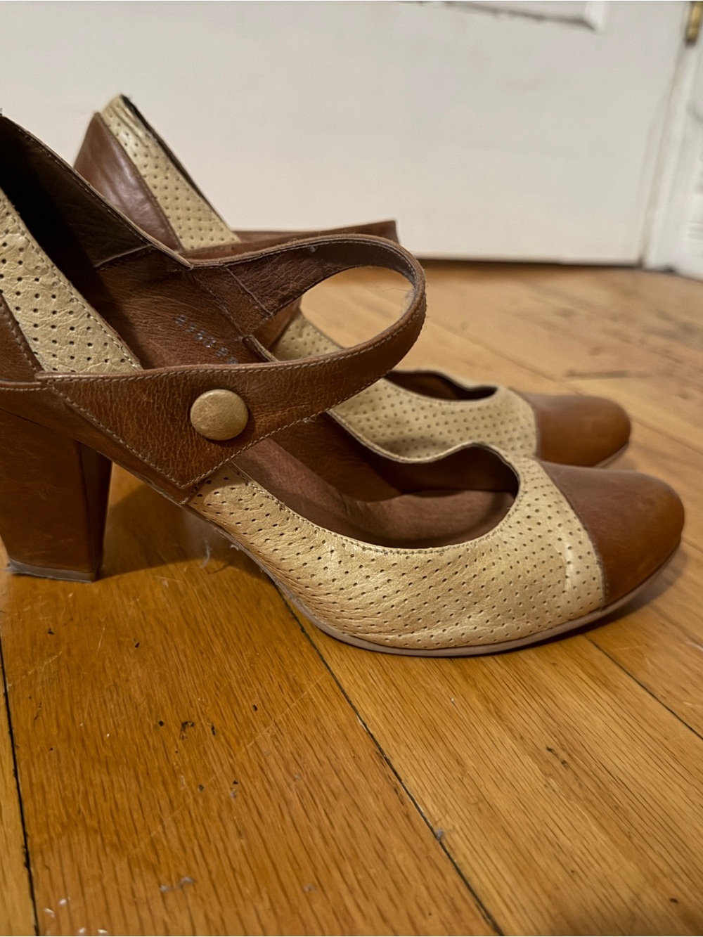 Chocolat Blu Two-Tone Brown and Cream Mary Jane Heel